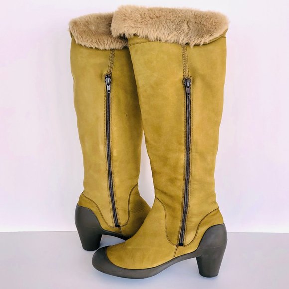 Nubuck Fur Trimmed Camper Boots - Picture 5 of 9
